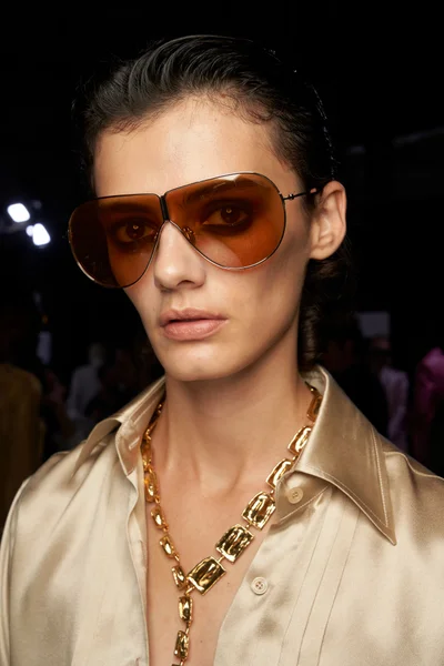 Look 13